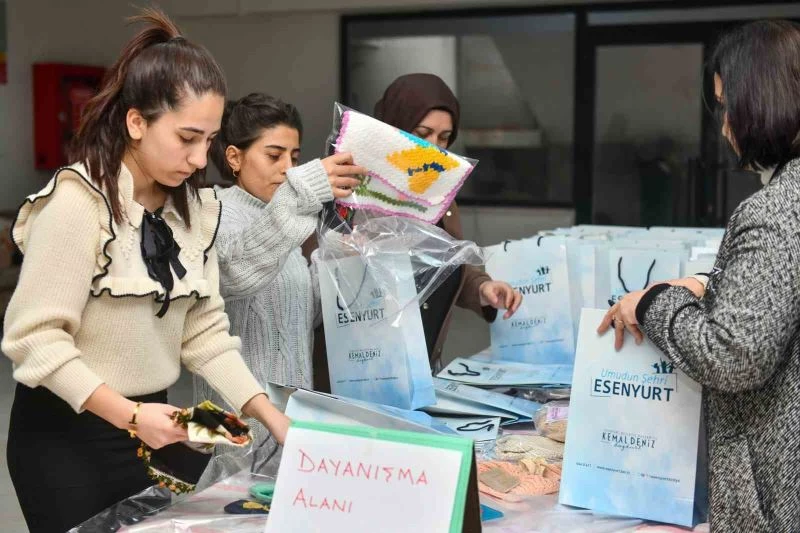 Esenyurtlu kadınlar 8 Mart için depremzede kadınlara anlamlı hediyeler hazırladı
