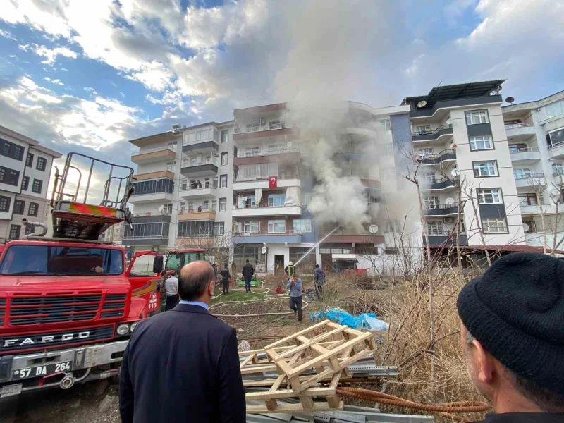 Sinop’ta apartman dairesinde yangın: 1 kişi dumandan etkilendi
