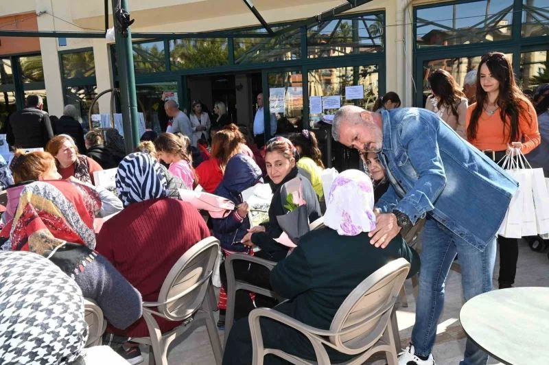 Başkan Sözen’den depremzede kadınlara 8 Mart kutlaması
