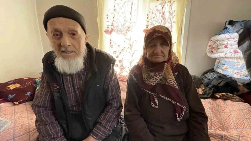 Yaşlı çift ’kefen parası’nı depremzedeler için bağışladı
