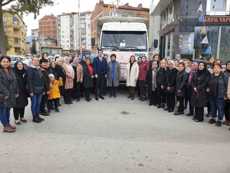 AK Partili kadınlardan depremzedelere anlamlı destek
