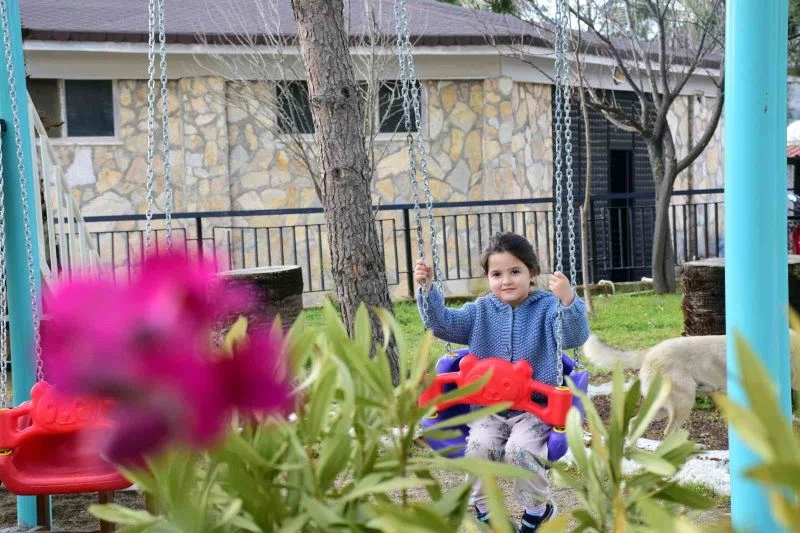 Germencik’te depremzede çocuklar için oyun parkı kuruldu
