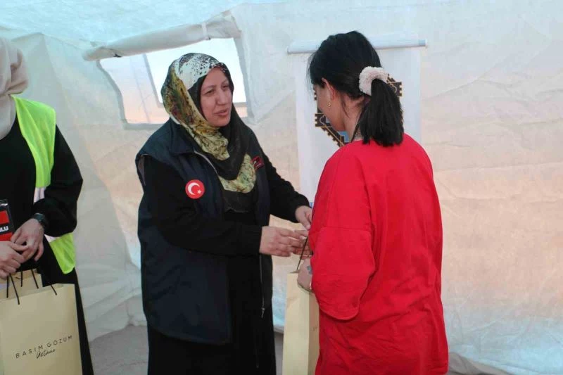 Deprem bölgesinin kadınları 8 Mart’ta unutulmadı
