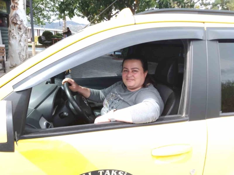 Eşine yardım için başladığı taksi şoförlüğü, mesleği oldu
