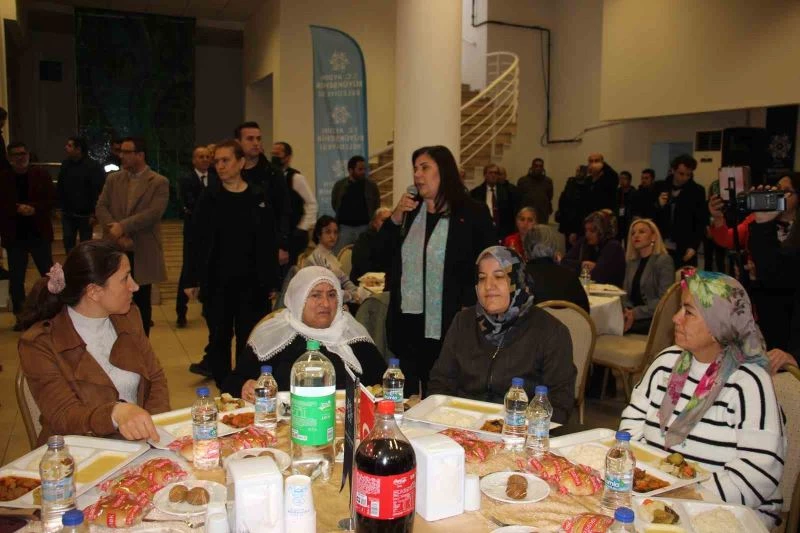 Başkan Çerçioğlu depremzede kadınlarla buluştu
