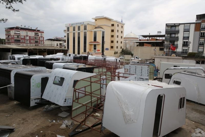Manisalı 3 kuzen depremzedeler için karavan üretiyor
