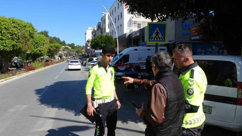 Yaya geçidinden geçen yaşlı Alman kadına motosikletli kurye çarptı
