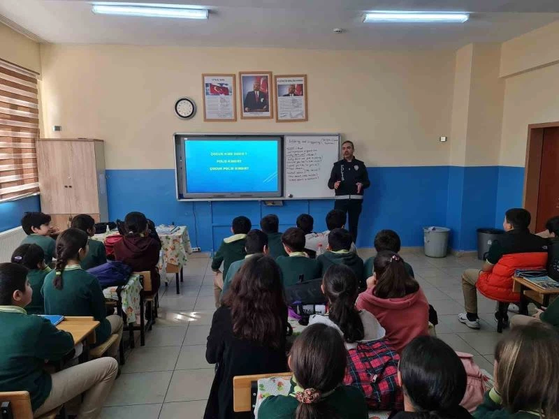 Kars’ta öğrencilere akran zorbalığı anlatıldı
