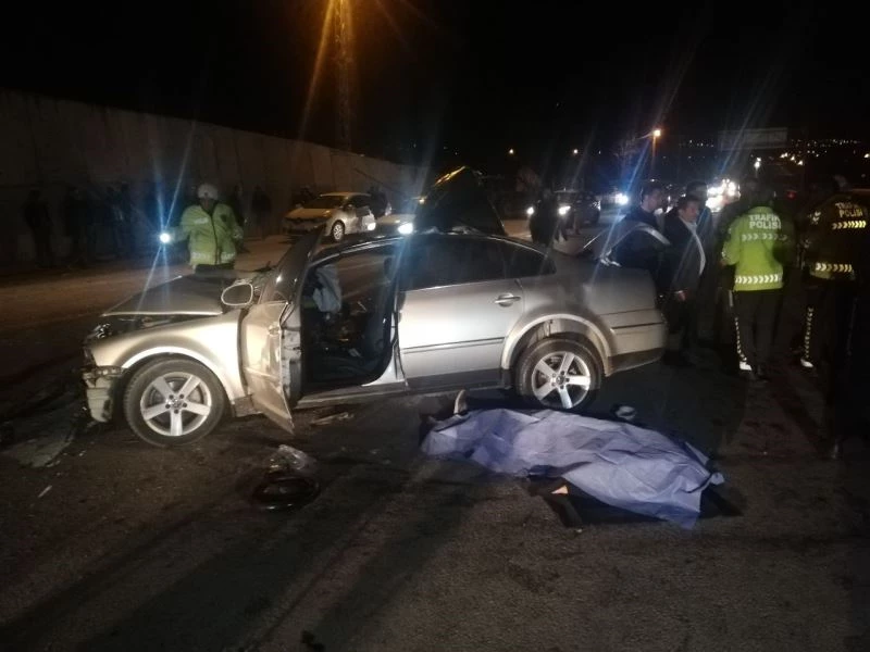 Karşı şeride geçen otomobil cipe çarptı: 2 ölü, 4 yaralı
