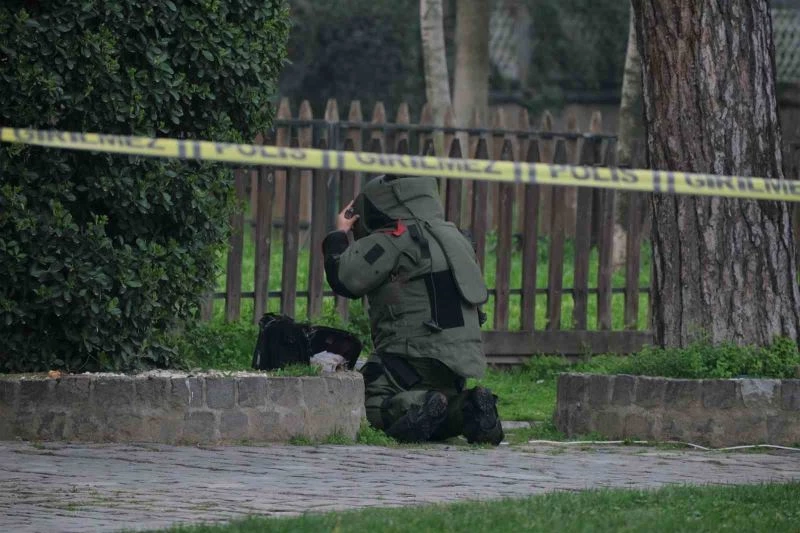 Manisa’da şüpheli valizden sucuk ve kıyafet çıktı
