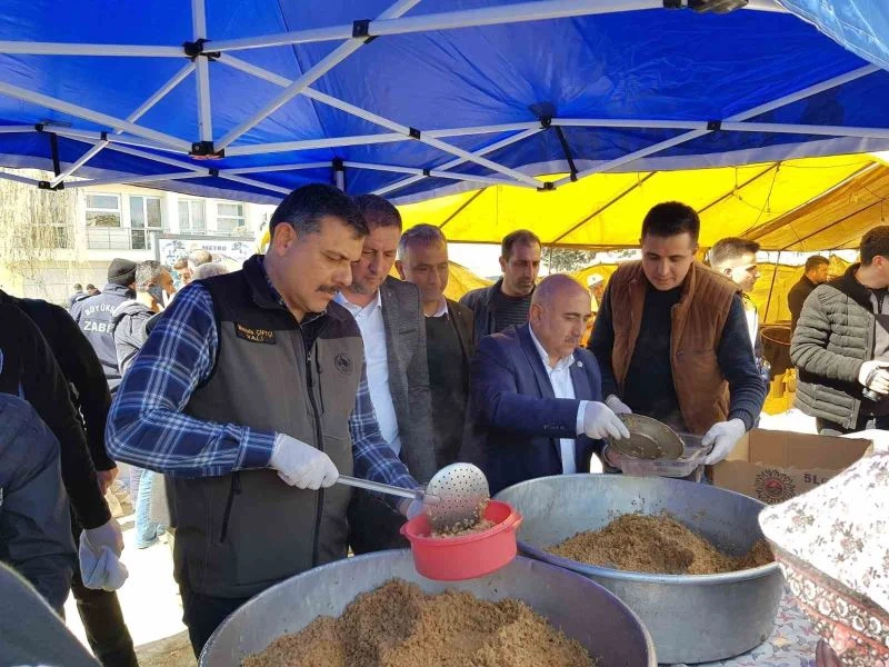 Bayat Belediyesi’nden depremzedelere dolma ikramı
