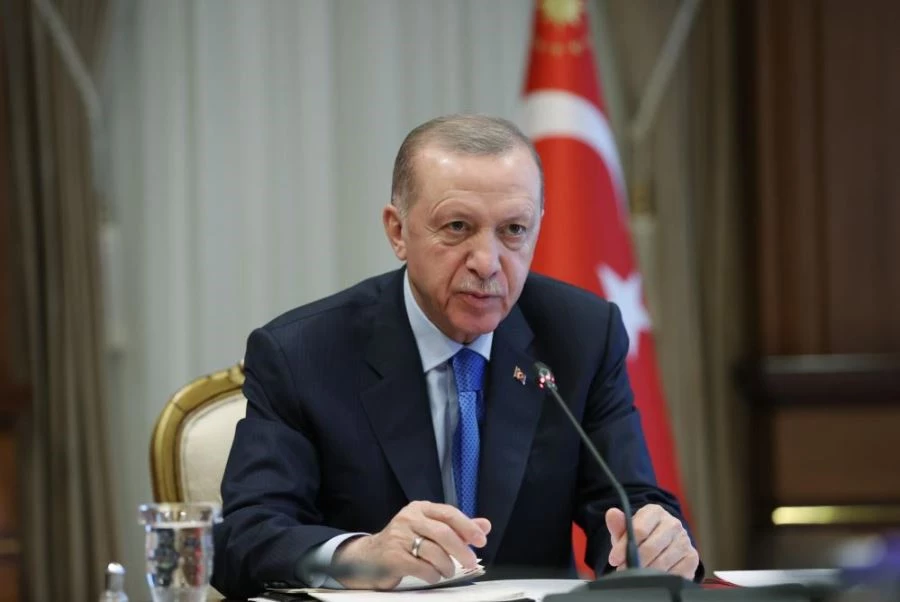 Cumhurbaşkanı Recep Tayyip Erdoğan: “Amacımız 1 yıl içinde 319 bin konut ve köy evini hak sahiplerine teslim ederek deprem bölgesindeki şehirlerimizi ayağa kaldırmaktır.”