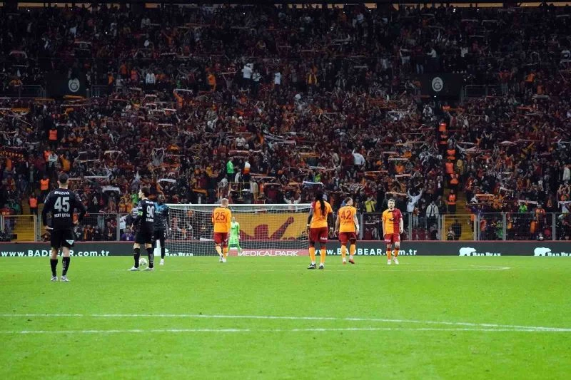 Galatasaray - Adana Demirspor maçını 44 bin 782 taraftar izledi
