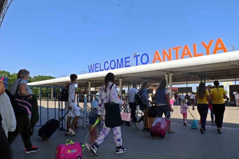 Antalya turizmde tüm zamanların en iyi başlangıç rekorunu kırdı
