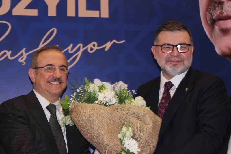 AK Parti İzmir’in yeni başkanı görevi devraldı
