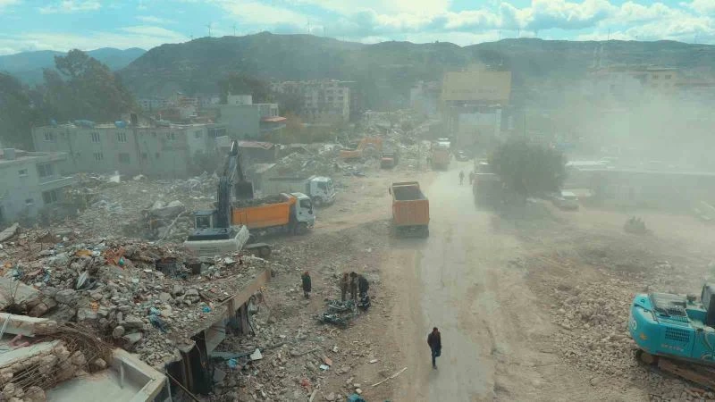 Samandağ’da enkaz kaldırma çalışmaları havadan görüntülendi
