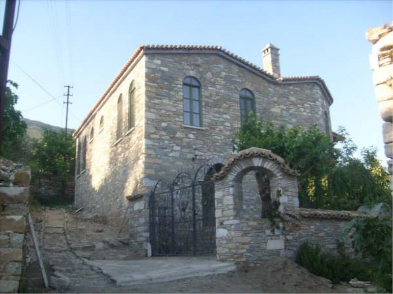 Aydın’daki 200 yıllık tarihi kilise, defineciler ve bakımsızlığın kurbanı oluyor
