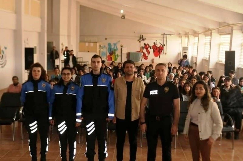 İlçe Emniyet Müdürü Pehlivan, liseli öğrencilerle buluştu
