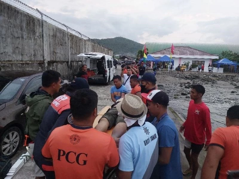 Filipinler’de tur teknesi alabora oldu: 1 ölü

