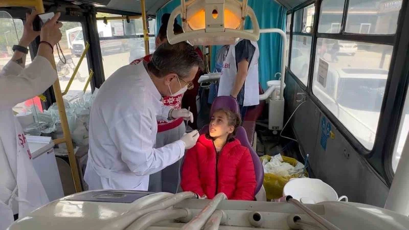 Mobil diş kliniği 2 bin 150 depremzedeye ulaştı

