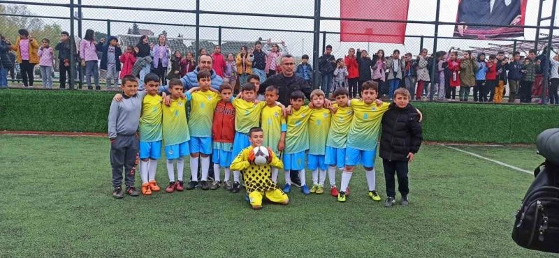 Sarıgöl’de ilkokullar arası futbol turnuvasının şampiyonu Tırazlar oldu
