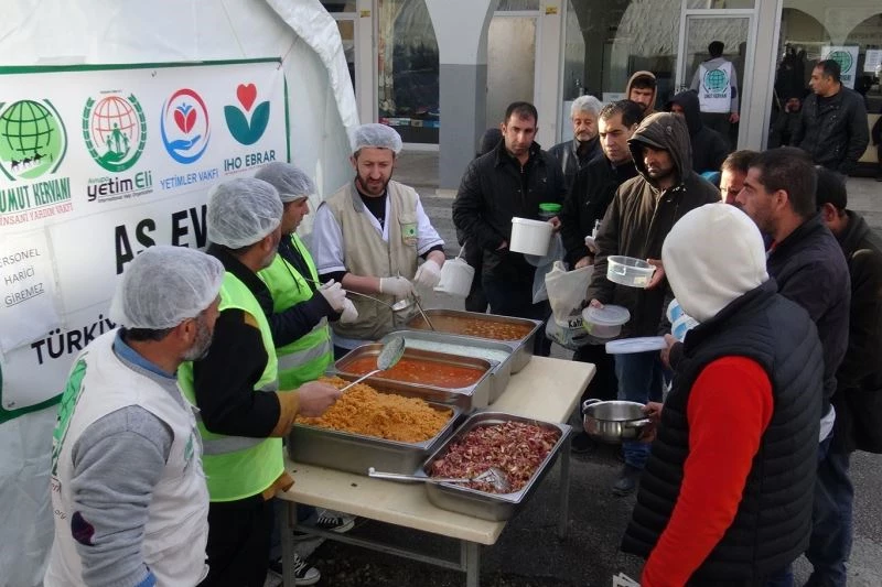 STK’lardan Malatya’da depremzedelere günlük iftar yemeği
