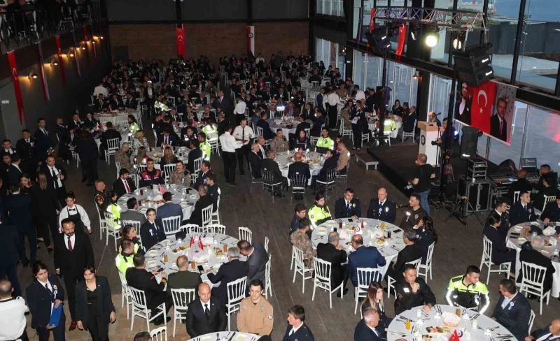 İzmir Emniyeti teşkilat mensuplarıyla iftarda buluştu
