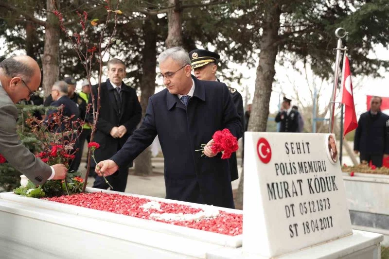 Polis ve Hava Şehitliği’nde anma programı
