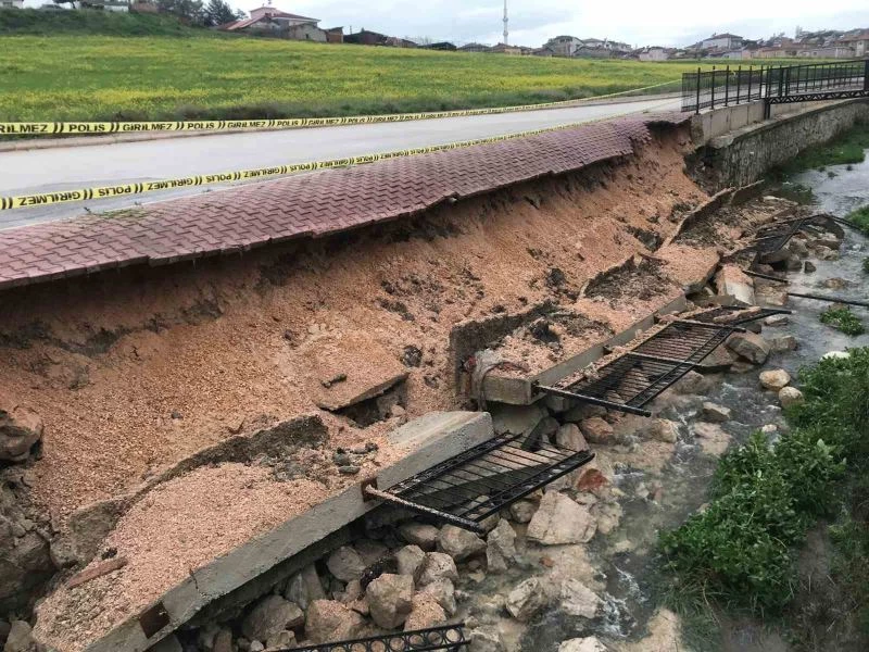 Amasya’da istinat duvarı yağış nedeniyle çöktü

