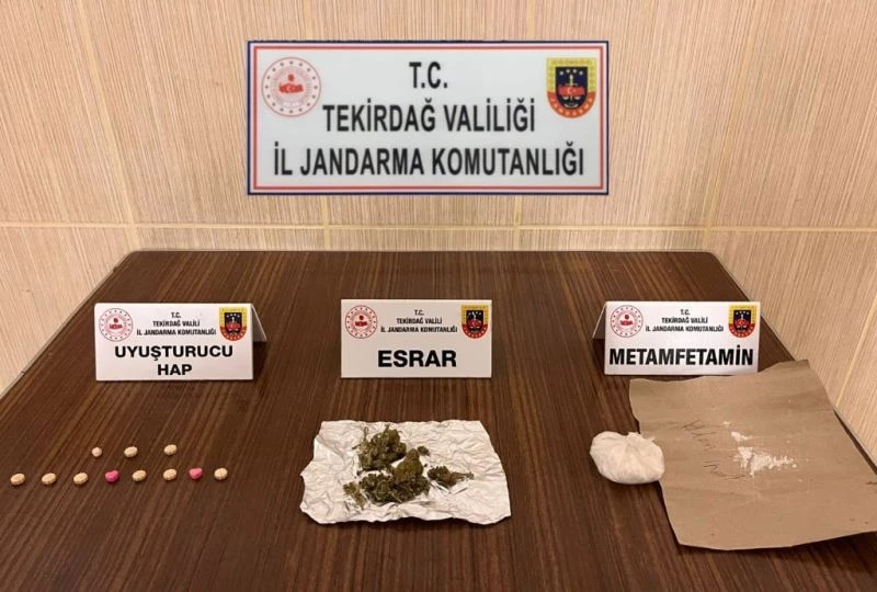 İstanbul’dan getirdikleri uyuşturucu maddelerle Tekirdağ’da yakalandılar
