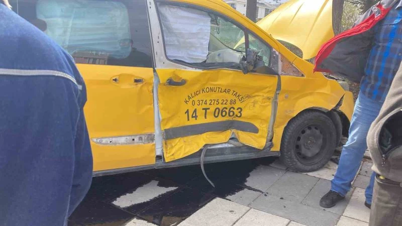 Ticari taksi ile otomobil çarpıştı: 1 yaralı
