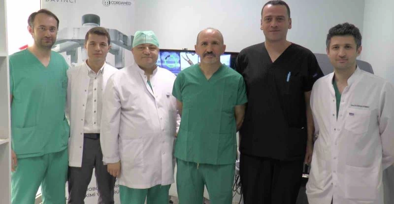 ERÜ’de cerrahlara ‘Robotik Cerrahi Uygulamaları Simülasyon Eğitimi’ veriliyor
