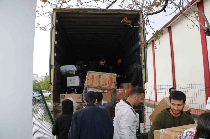 Diyarbakırlı öğrencilerden depremzede kardeşlerine binlerce koli hediye
