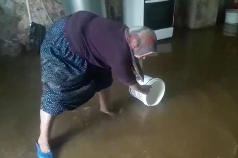 Diyarbakır’da yağış nedeniyle 3 evi su bastı
