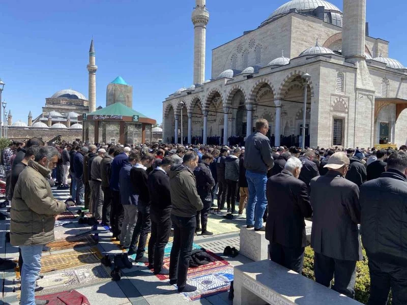 Konya’da Ramazan ayının son Cuma namazı kılındı
