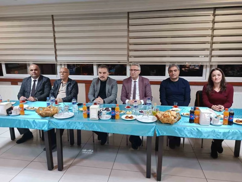 Edremit Kaymakamı Ahmet Odabaş okul müdürleri ile iftarda buluştu
