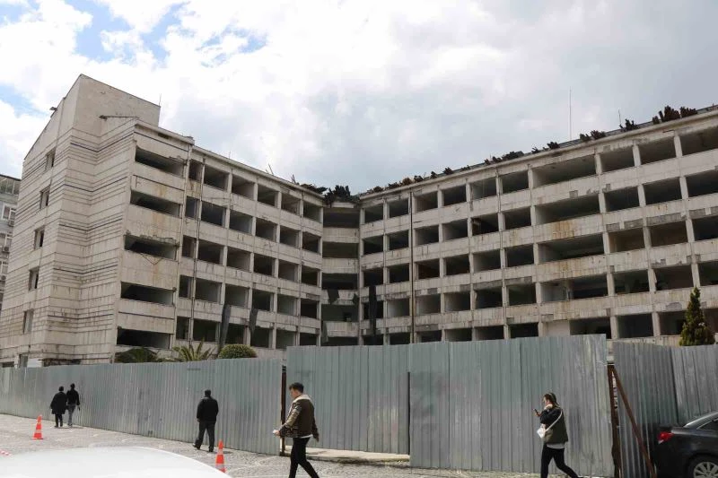 Samsun’da belediye binasının yıkımına başlanıyor
