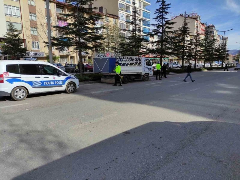 Konya’da kamyonet yayalara çarptı: 2 yaralı

