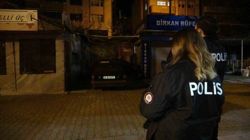 Otomobiline bindiği esnada bacağına kurşun isabet etti
