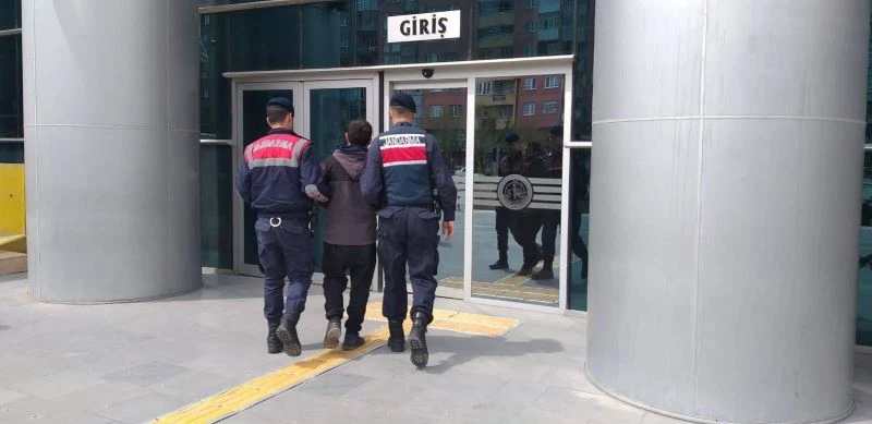 Aranması olan 3 şüpheli jandarma ekiplerince yakalandı
