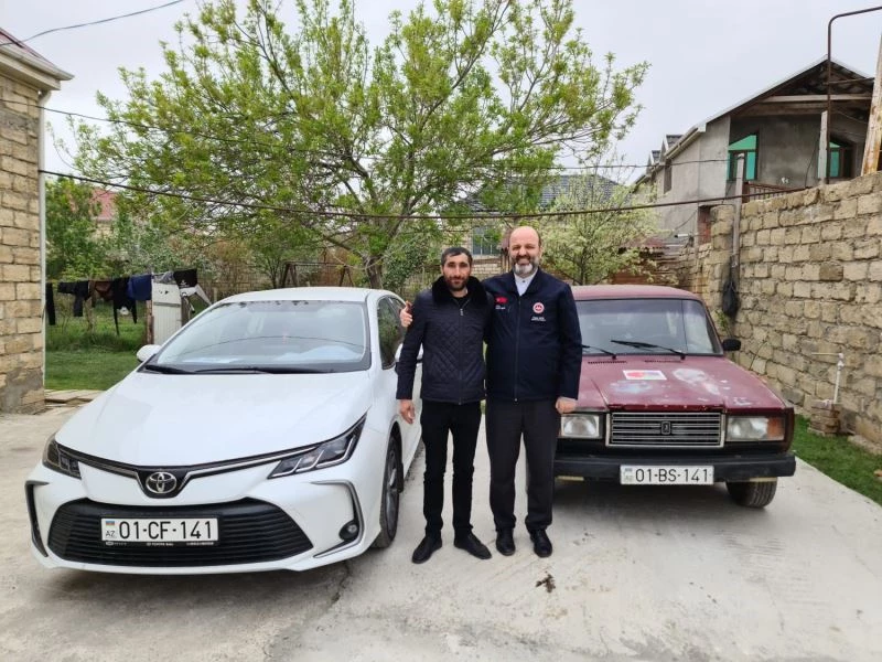 İhsan Açık, depremin simgelerinden olan Azerbaycanlı Server Beşirli’yi ziyaret etti
