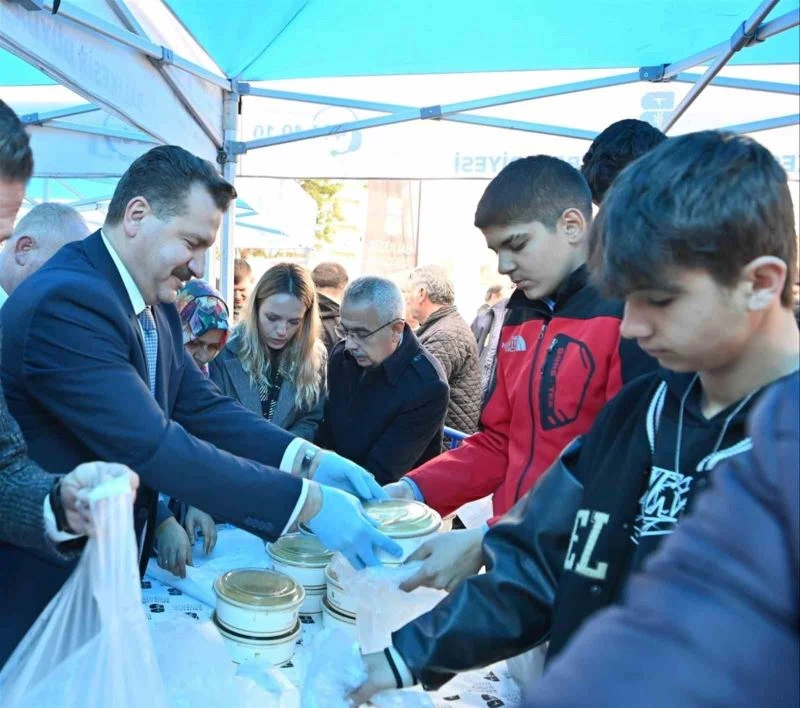 Balıkesir Büyükşehir 120 bin ihtiyaç kolisi dağıttı
