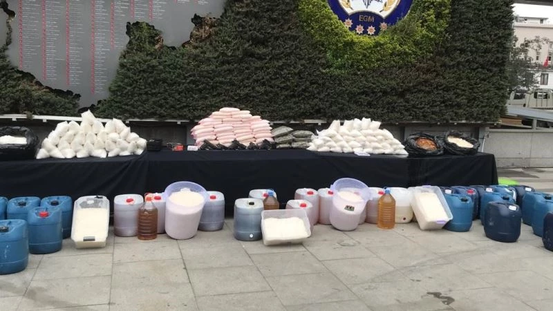 İstanbul’da uyuşturucu tacirlerine darbe üstüne darbe: 1 ton 200 kilo uyuşturucu ele geçirildi
