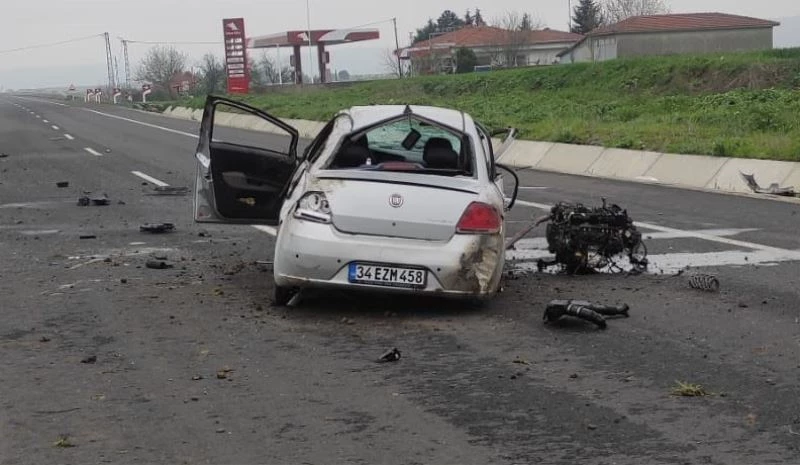 Tekirdağ’da otomobil refüje çarptı
