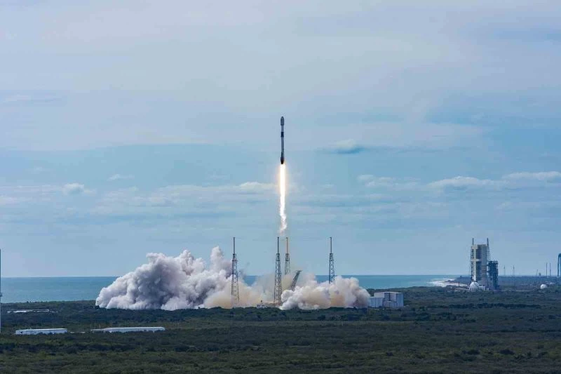 SpaceX, uzaya 21 adet 2’nci nesil Starlink uydusu fırlattı
