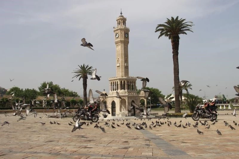 İzmir’de bayram havası
