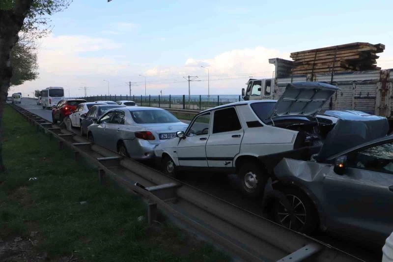 Samsun’da 7 otomobil birbirine girdi

