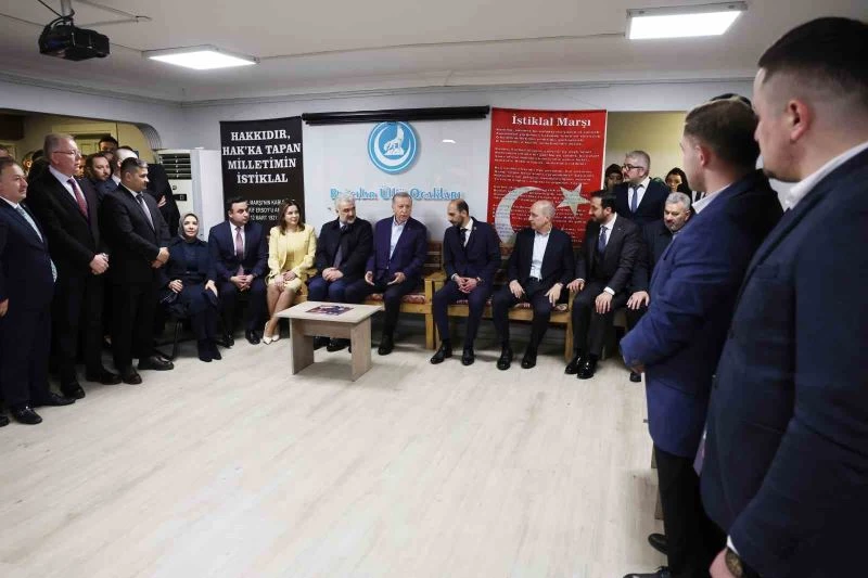 Cumhurbaşkanı Recep Tayyip Erdoğan, Bağcılar Ülkü Ocakları’nı ziyaret etti
