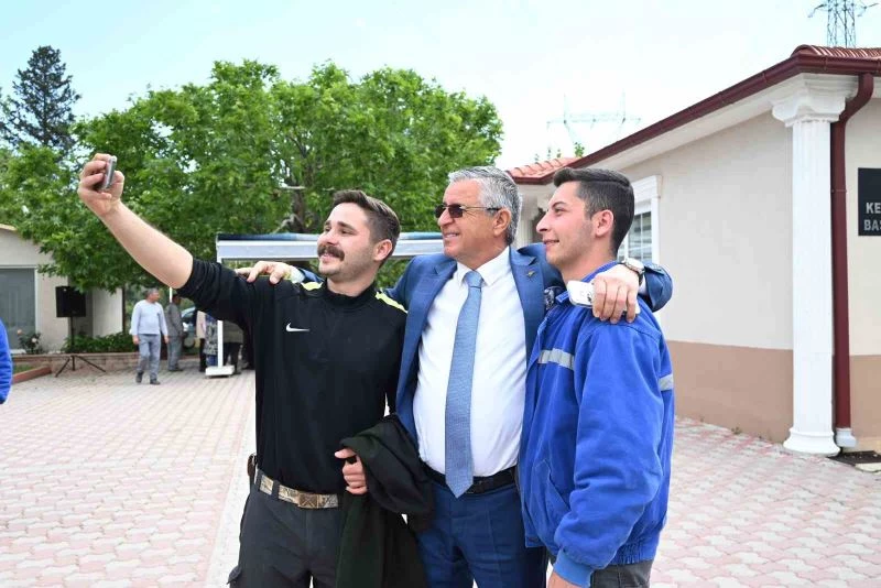 Başkan Topaloğlu belediye personeli ile bayramlaştı
