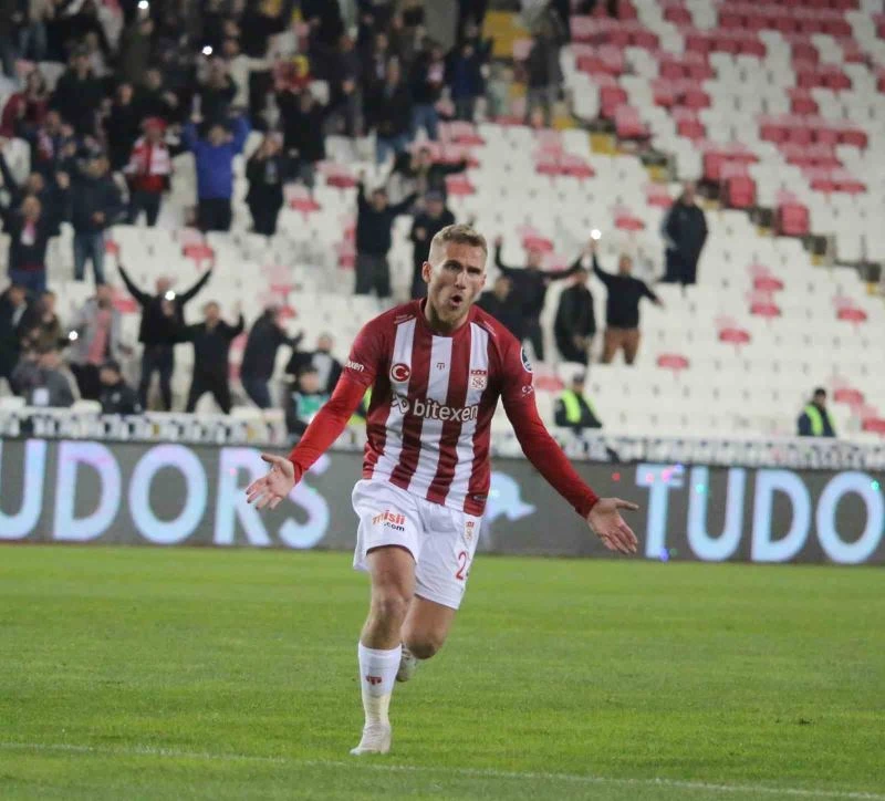 Sivasspor’da Samu Saiz gollerine devam ediyor
